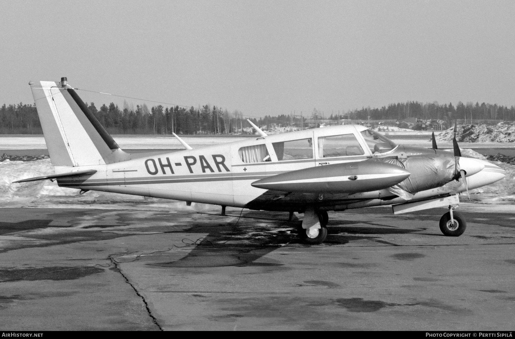 Aircraft Photo of OH-PAR | Piper PA-30-160 Twin Comanche B | Alfaflight | AirHistory.net #359837