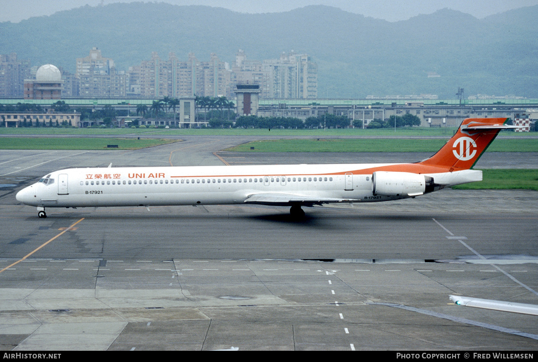 Aircraft Photo of B-17921 | McDonnell Douglas MD-90-30 | UNI Air | AirHistory.net #360068