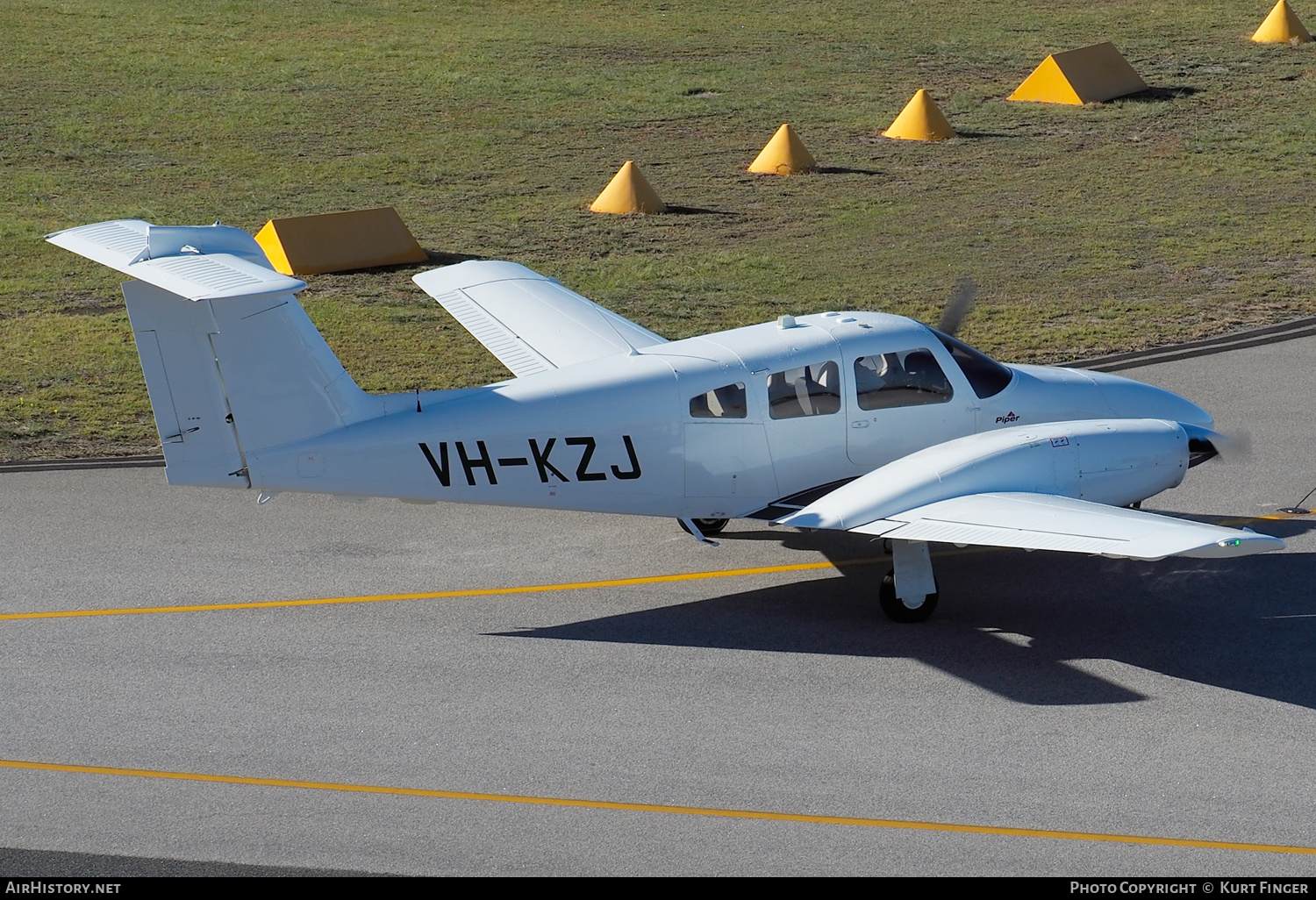 Aircraft Photo of VH-KZJ | Piper PA-44-180 Seminole | AirHistory.net #360070