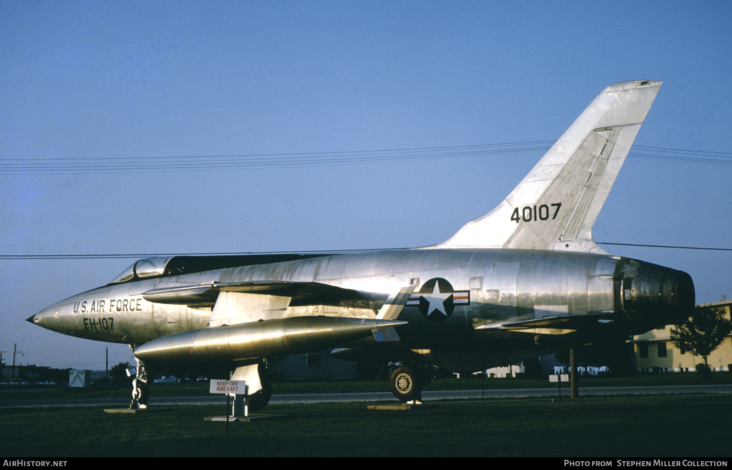 Aircraft Photo of 54-107 / 40107 | Republic F-105B Thunderchief | USA - Air Force | AirHistory.net #360436