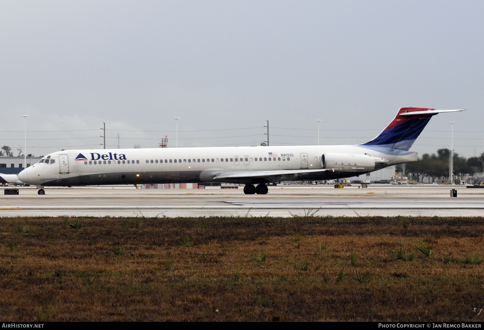 Aircraft Photo of N915DL | McDonnell Douglas MD-88 | Delta Air Lines | AirHistory.net #360658