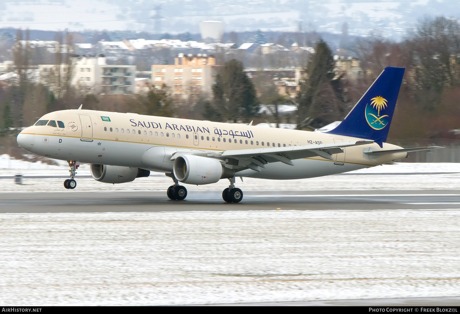 Aircraft Photo of HZ-ASD | Airbus A320-214 | Saudi Arabian Airlines | AirHistory.net #360890