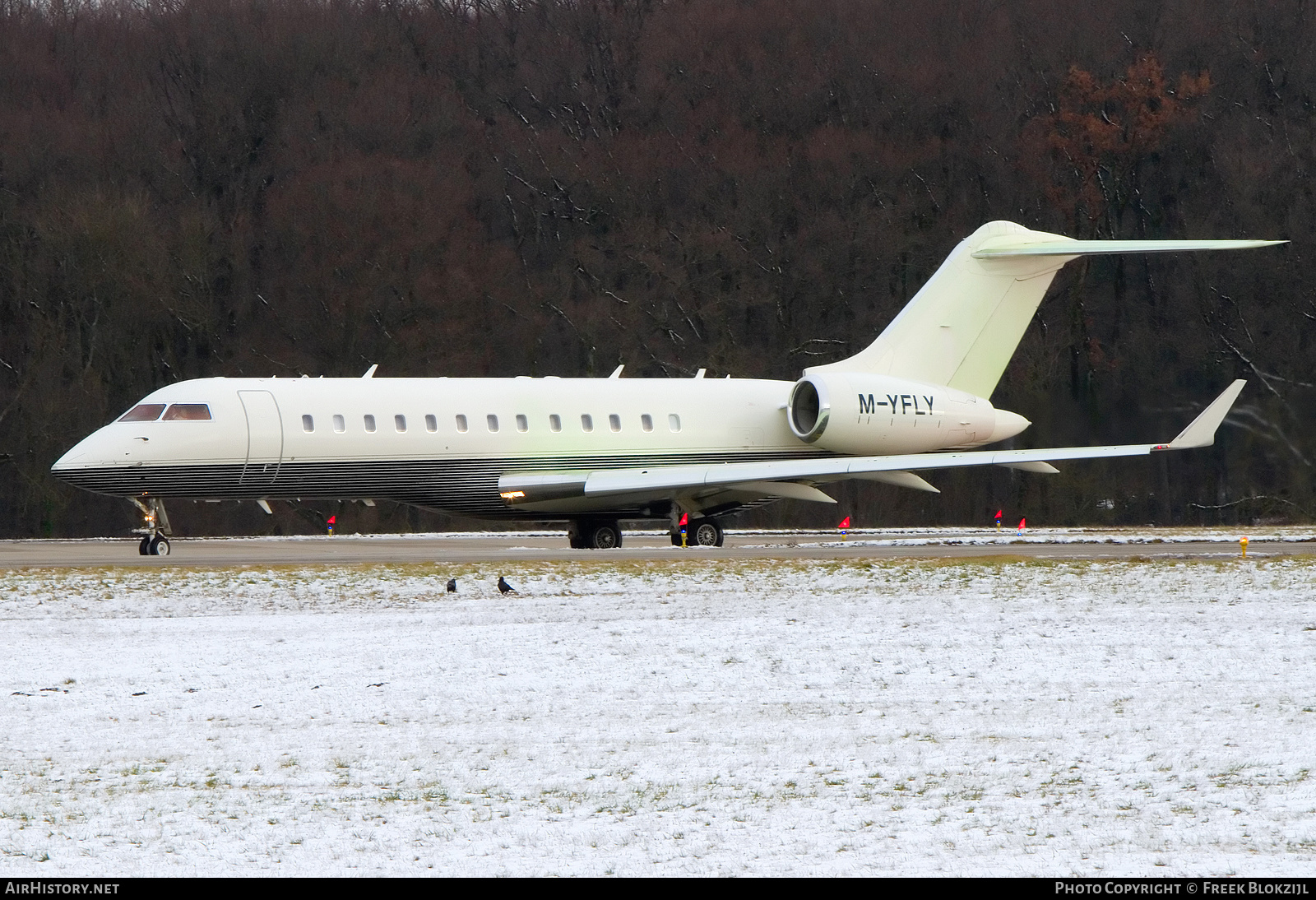 Aircraft Photo of M-YFLY | Bombardier Global Express (BD-700-1A10) | AirHistory.net #360902