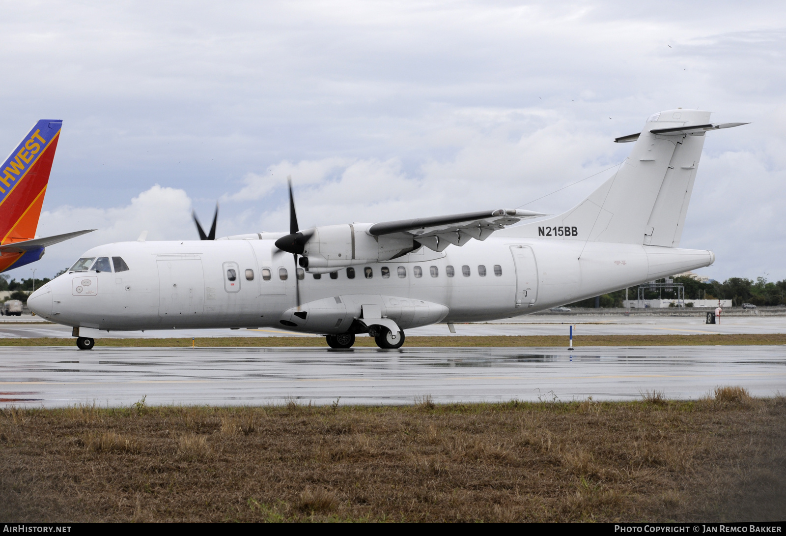 Aircraft Photo of N215BB | ATR ATR-42-320 | AirHistory.net #361039