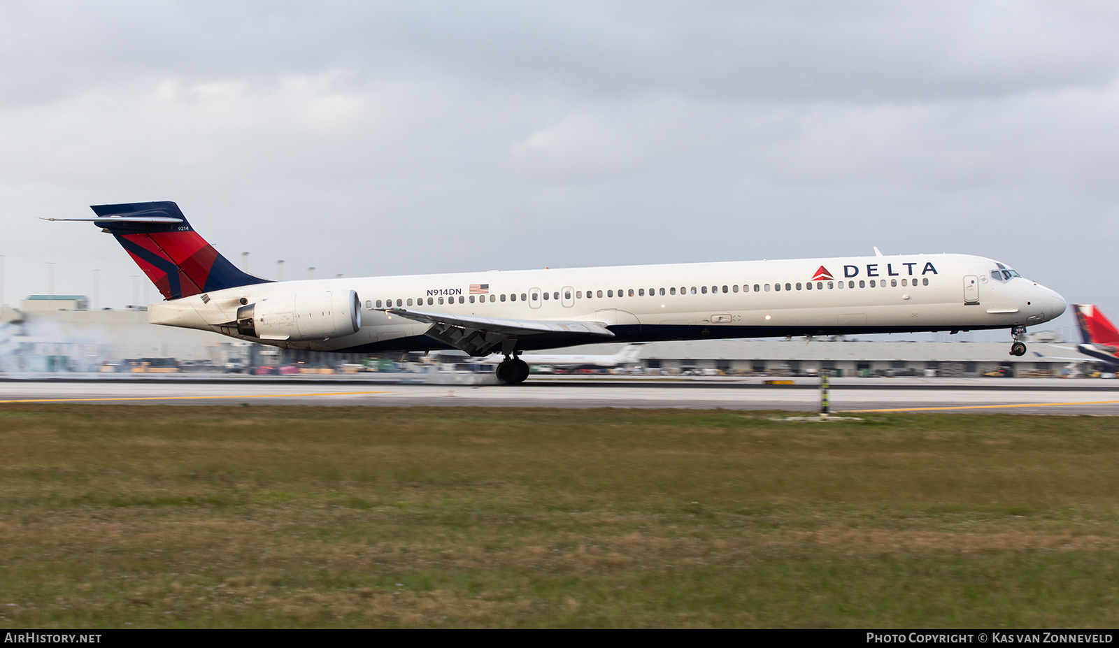 Aircraft Photo of N914DN | McDonnell Douglas MD-90-30 | Delta Air Lines | AirHistory.net #361194