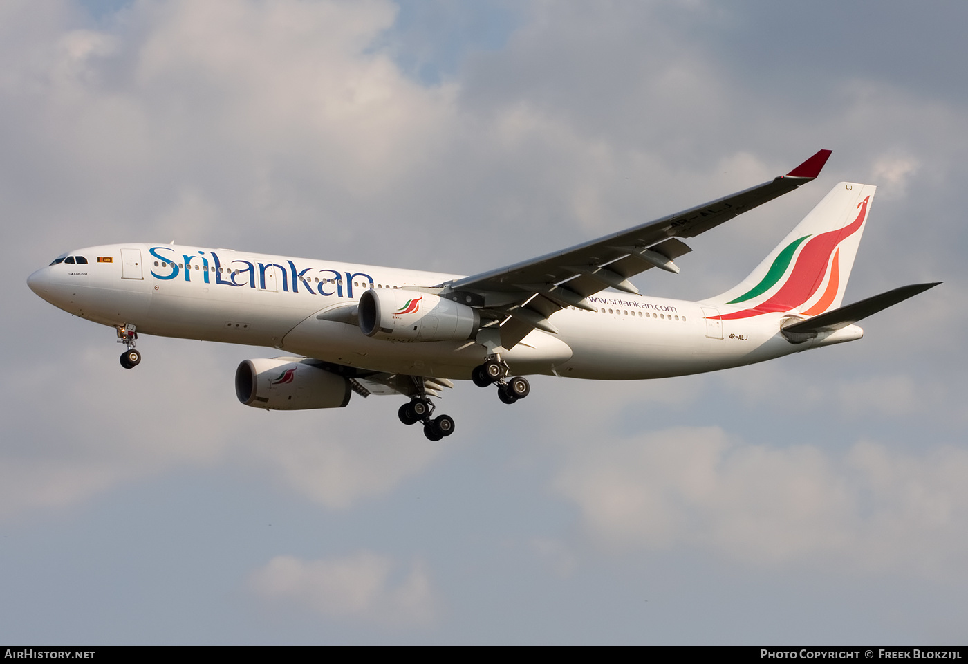 Aircraft Photo of 4R-ALJ | Airbus A330-243 | SriLankan Airlines | AirHistory.net #361276