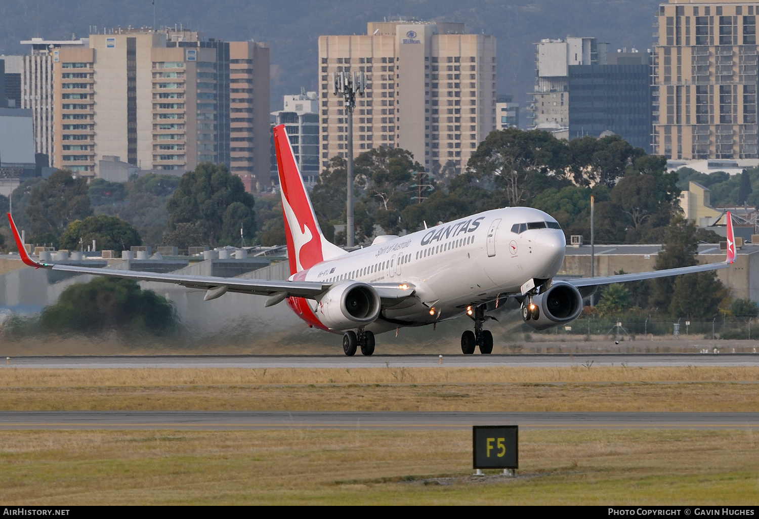 Aircraft Photo of VH-VYJ | Boeing 737-838 | Qantas | AirHistory.net #361306