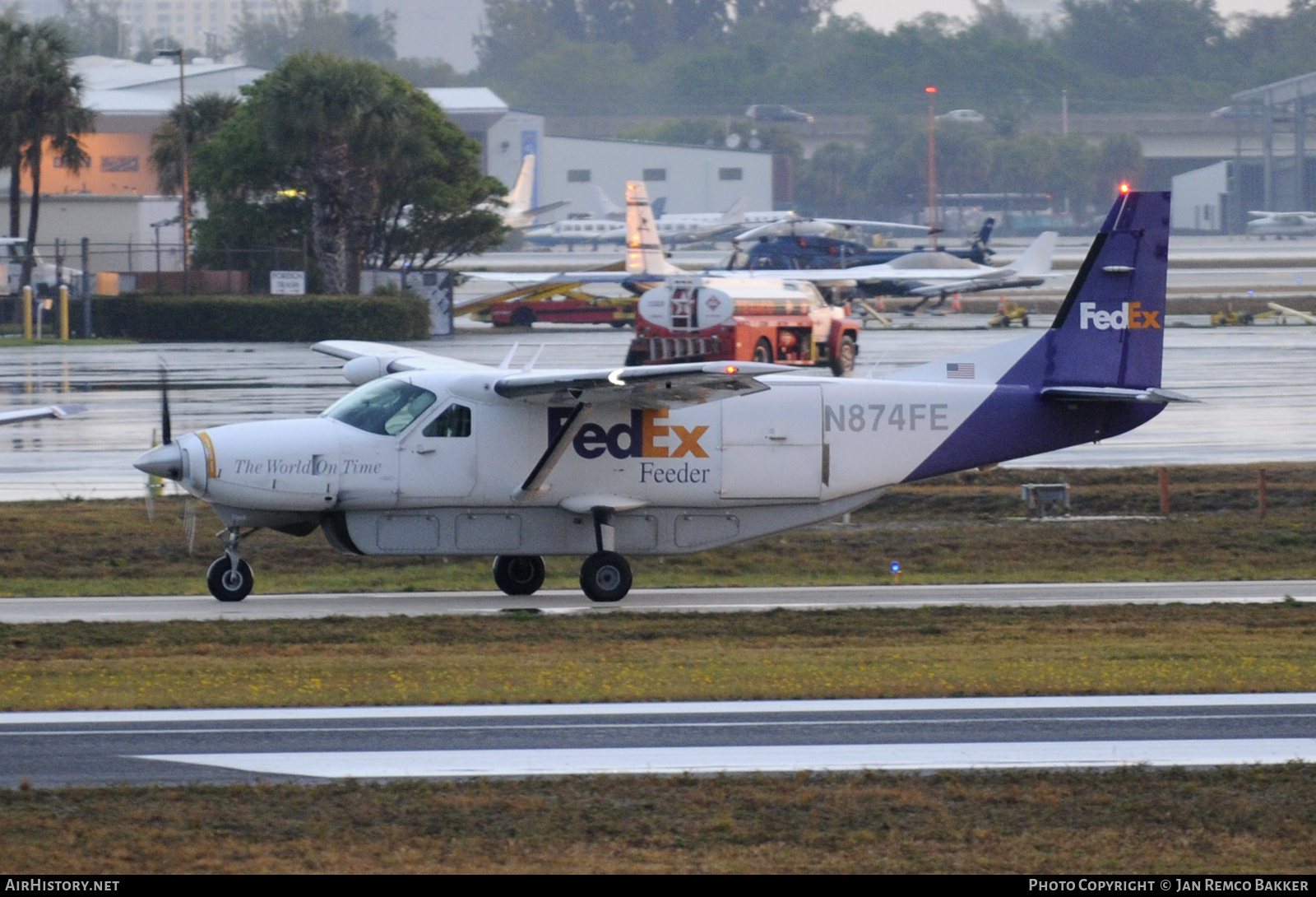 Aircraft Photo of N874FE | Cessna 208B Super Cargomaster | FedEx Feeder | AirHistory.net #361323