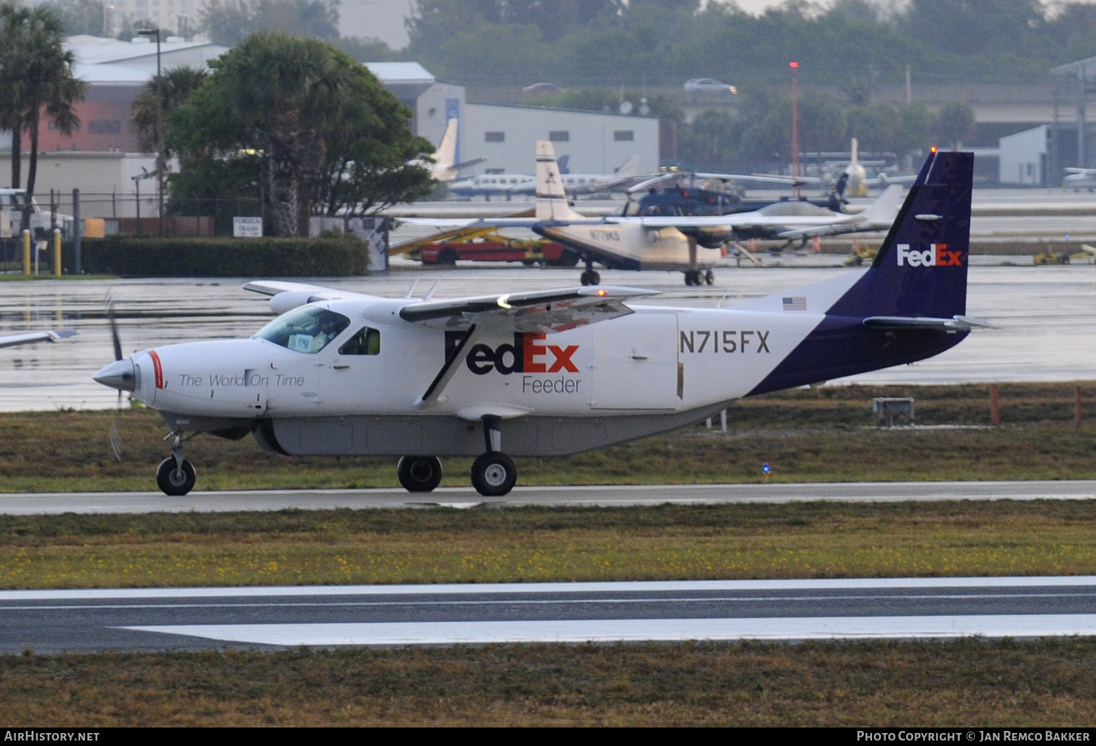 Aircraft Photo of N715FX | Cessna 208B Super Cargomaster | FedEx Feeder | AirHistory.net #361337