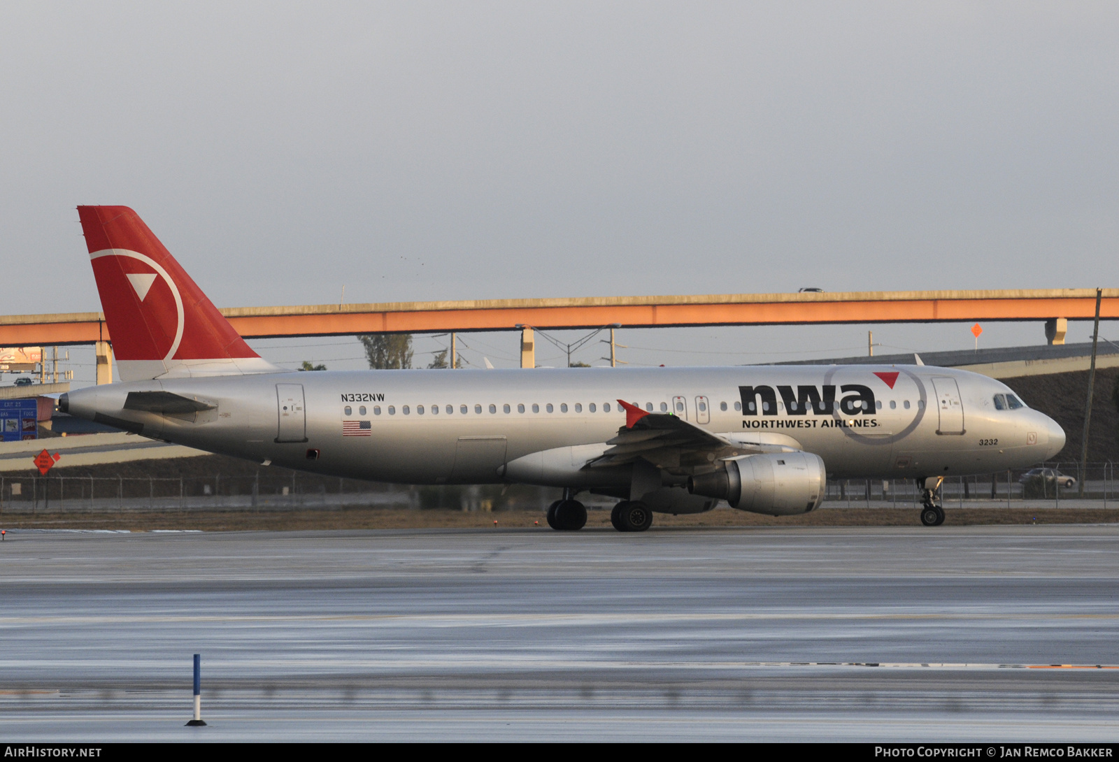 Aircraft Photo of N332NW | Airbus A320-211 | Northwest Airlines | AirHistory.net #361338