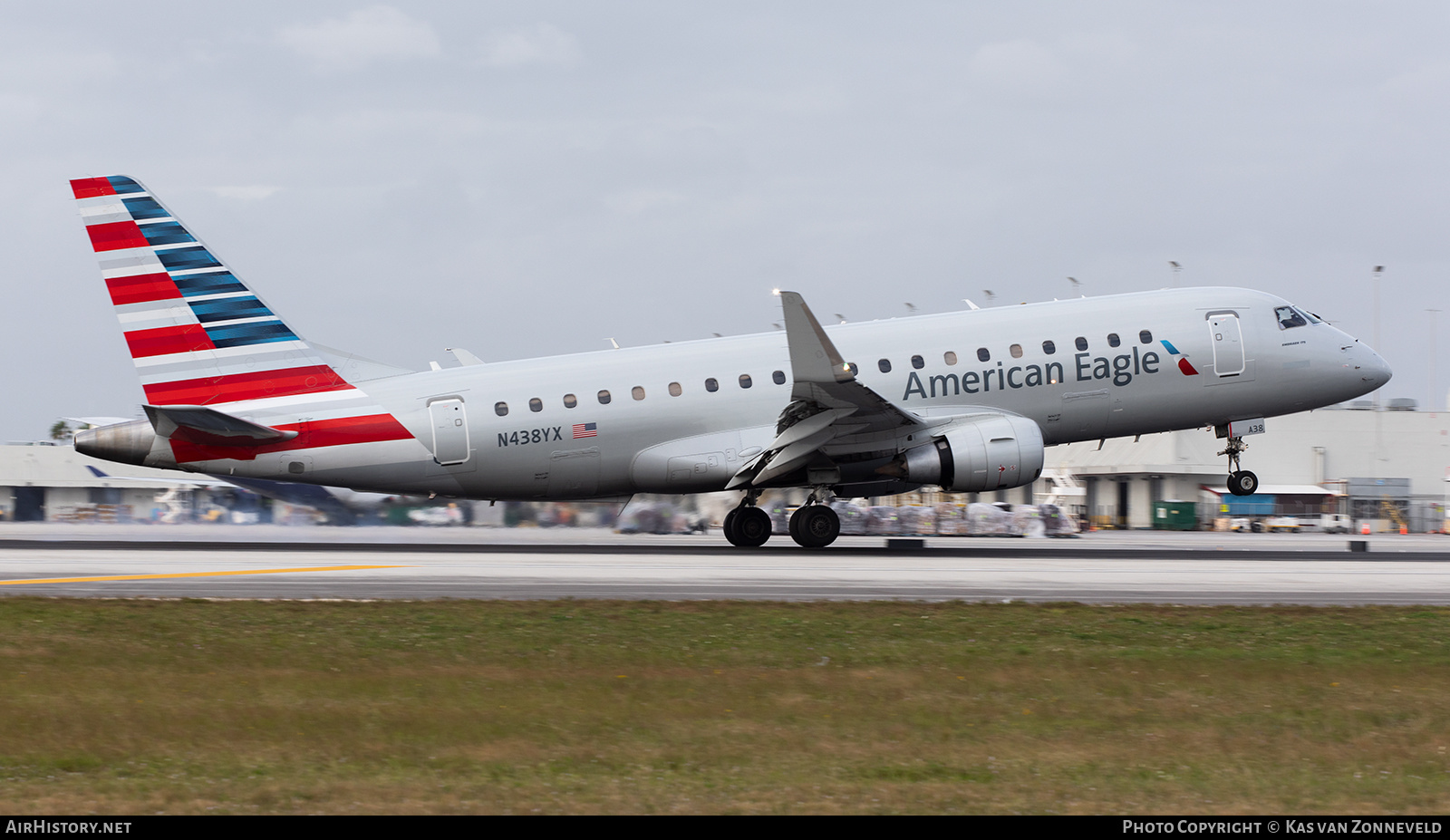 Aircraft Photo of N438YX | Embraer 175LR (ERJ-170-200LR) | American Eagle | AirHistory.net #361361