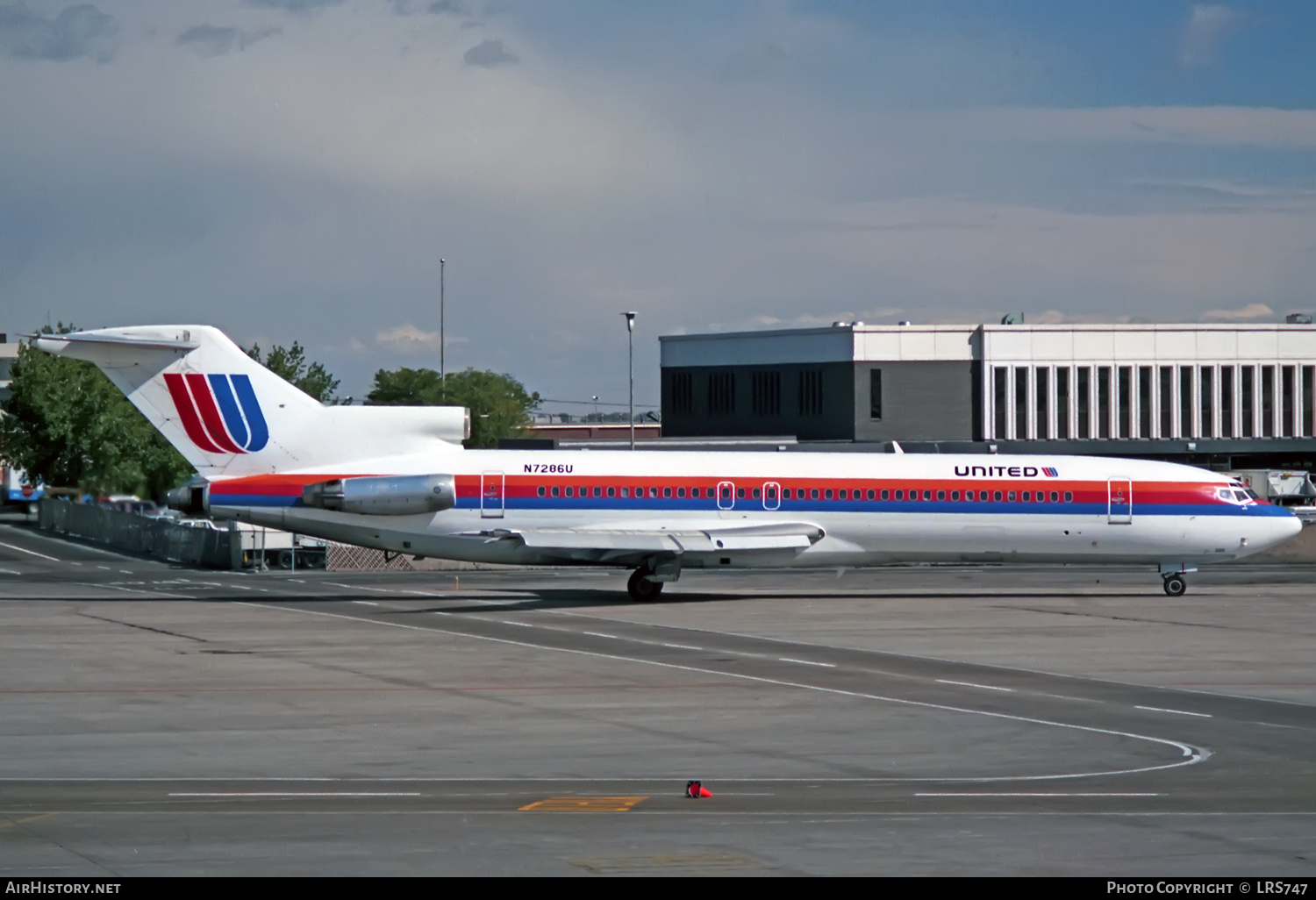 Aircraft Photo of N7286U | Boeing 727-222/Adv | United Airlines | AirHistory.net #361379