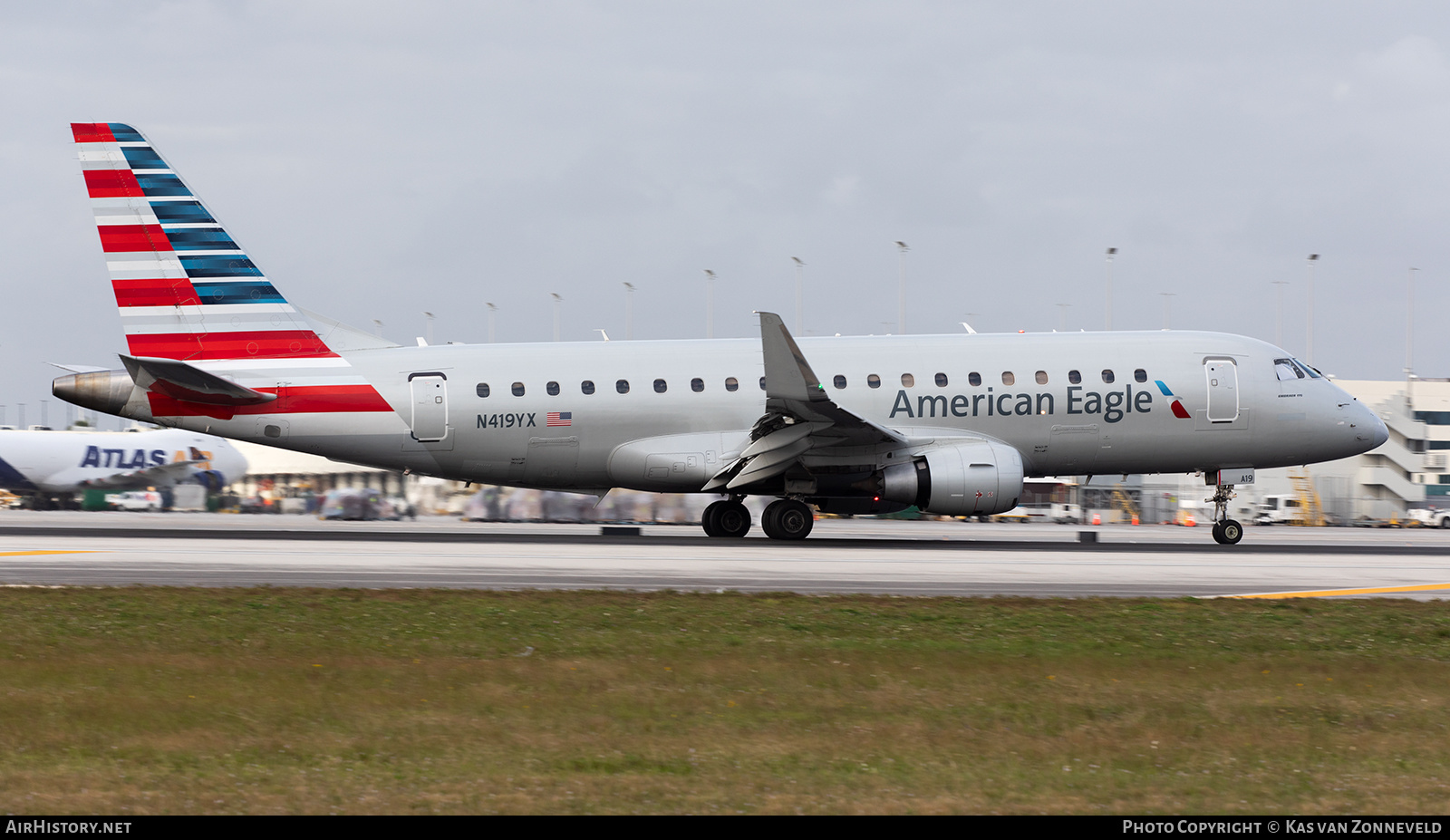 Aircraft Photo of N419YX | Embraer 175LR (ERJ-170-200LR) | American Airlines | AirHistory.net #361393