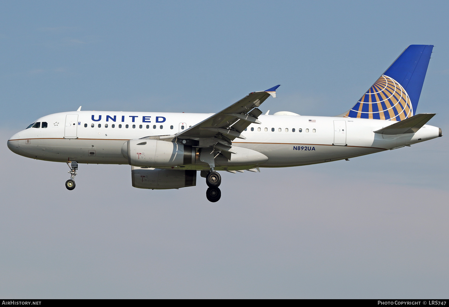 Aircraft Photo of N892UA | Airbus A319-132 | United Airlines | AirHistory.net #361701