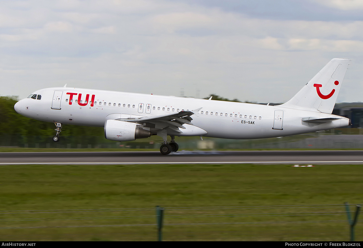 Aircraft Photo of ES-SAK | Airbus A320-214 | TUI | AirHistory.net #361856