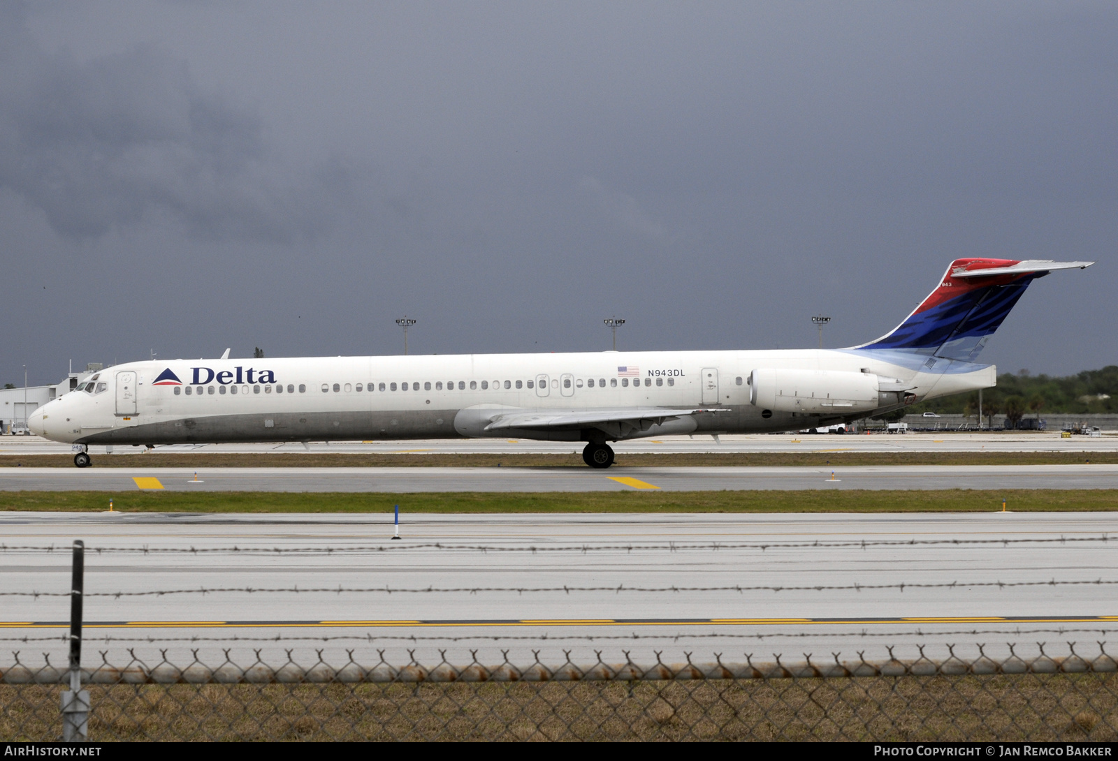 Aircraft Photo of N943DL | McDonnell Douglas MD-88 | Delta Air Lines | AirHistory.net #362037