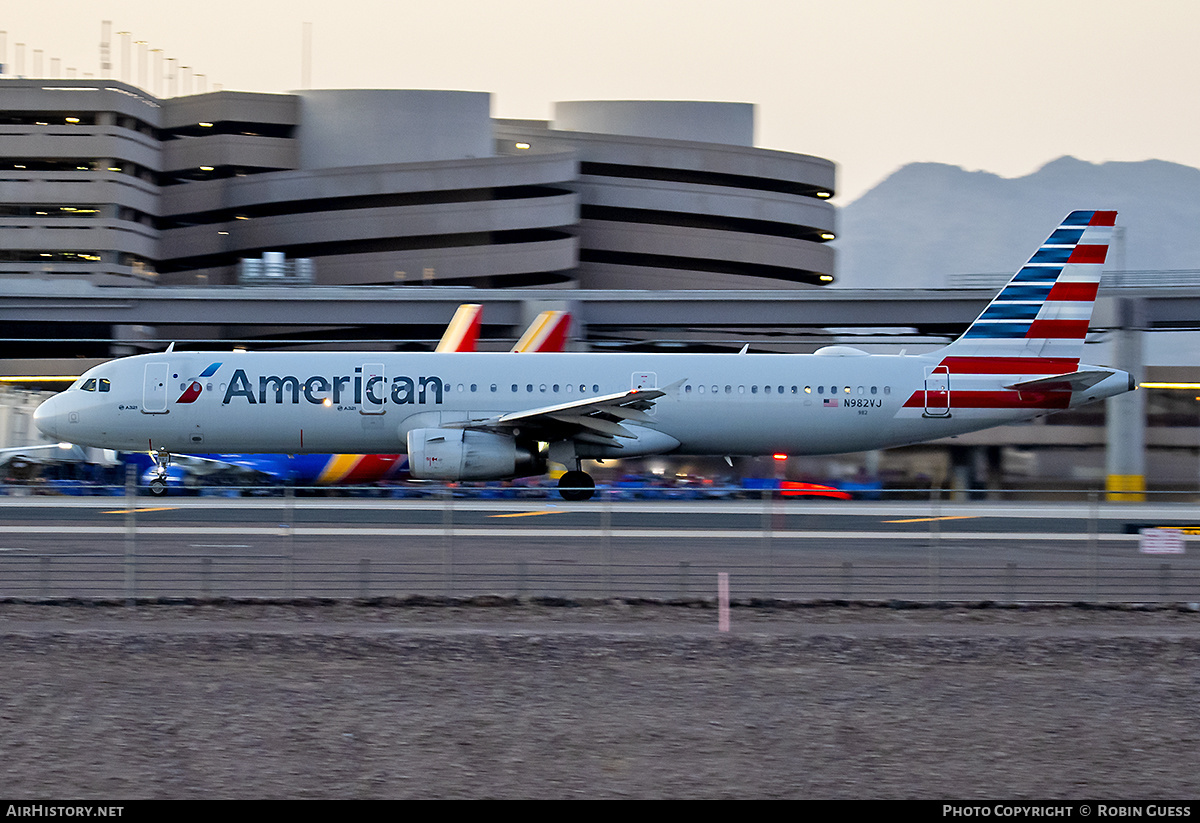 Aircraft Photo of N982VJ | Airbus A321-231 | American Airlines | AirHistory.net #362184