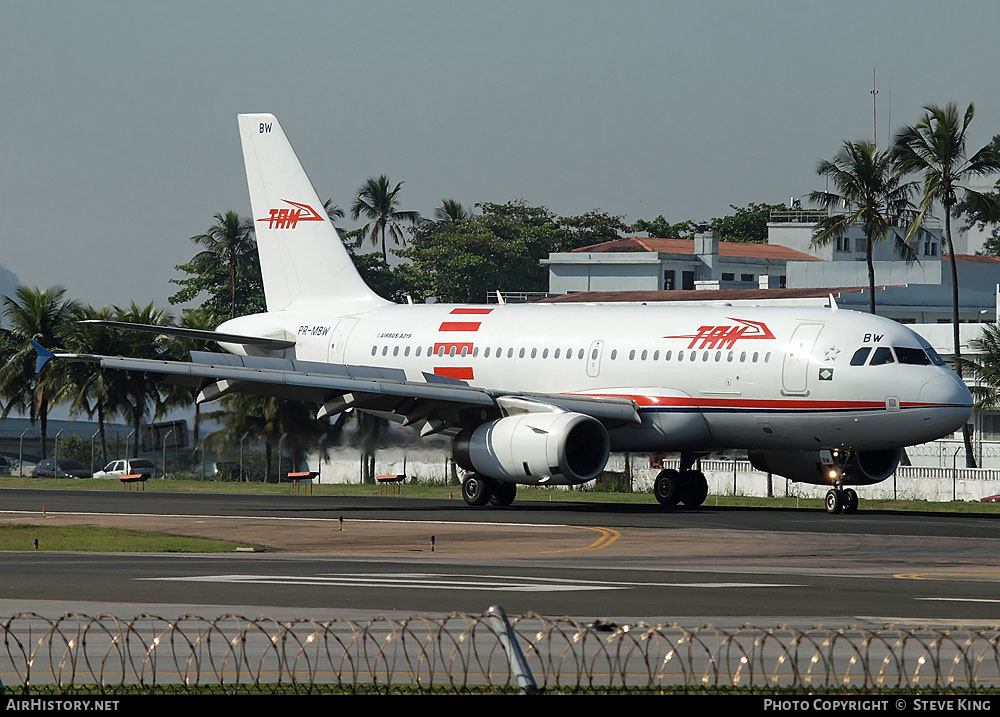 Aircraft Photo of PR-MBW | Airbus A319-132 | TAM Linhas Aéreas | AirHistory.net #362445