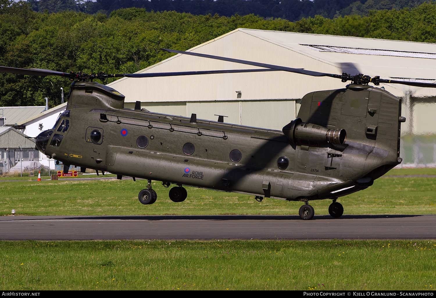 Aircraft Photo of ZA714 | Boeing Chinook HC2 (352) | UK - Air Force | AirHistory.net #363036