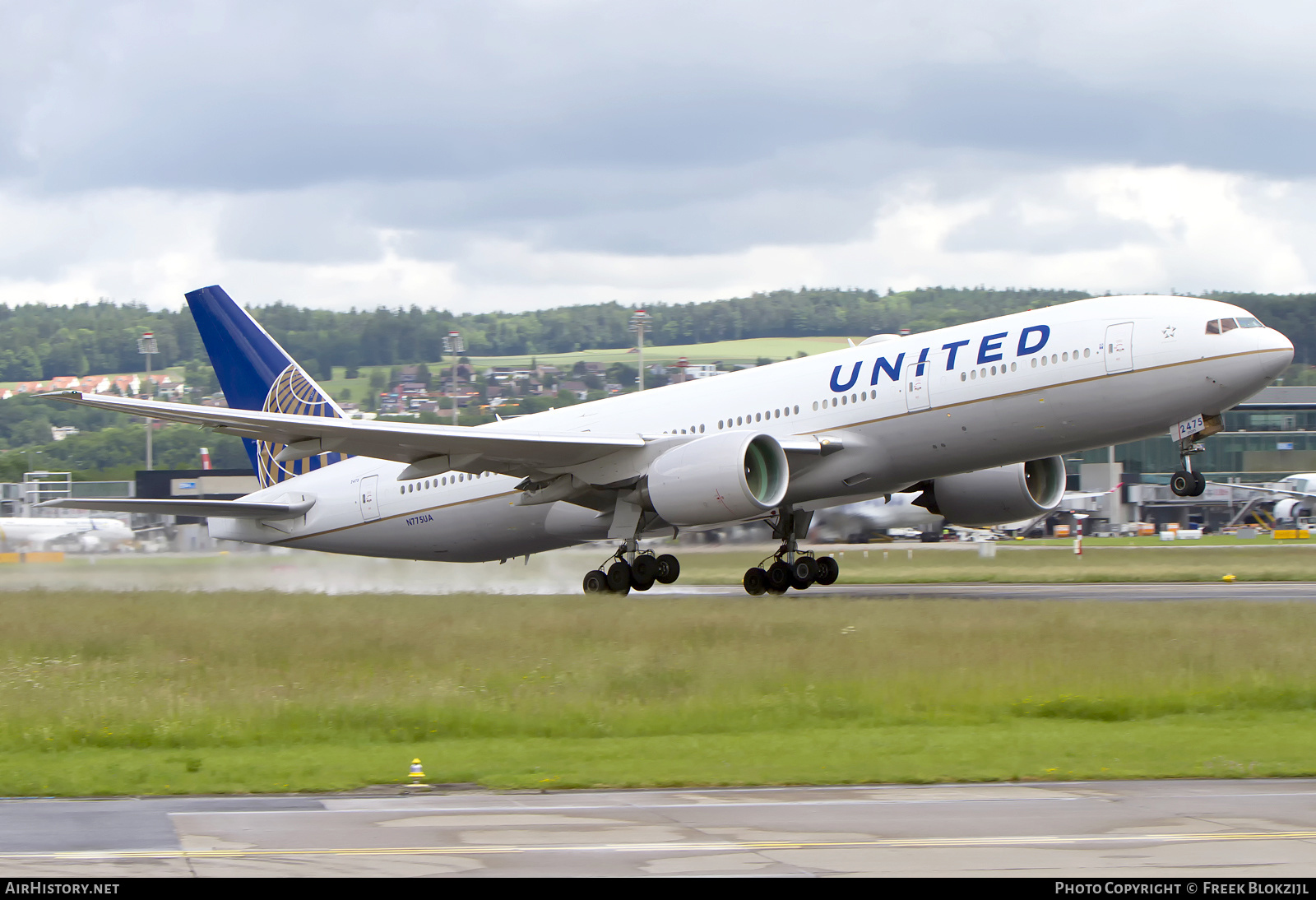 Aircraft Photo of N775UA | Boeing 777-222 | United Airlines | AirHistory.net #363093