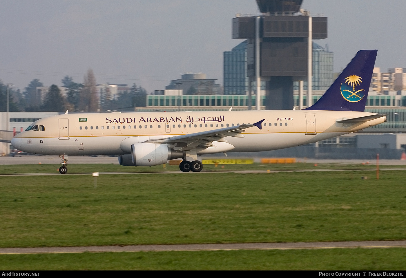 Aircraft Photo of HZ-AS13 | Airbus A320-214 | Saudi Arabian Airlines | AirHistory.net #363202