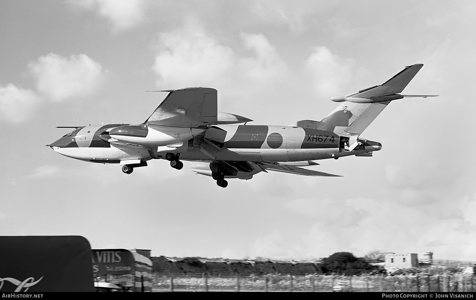 Aircraft Photo of XH674 | Handley Page HP-80 Victor SR2 | UK - Air Force | AirHistory.net #363555