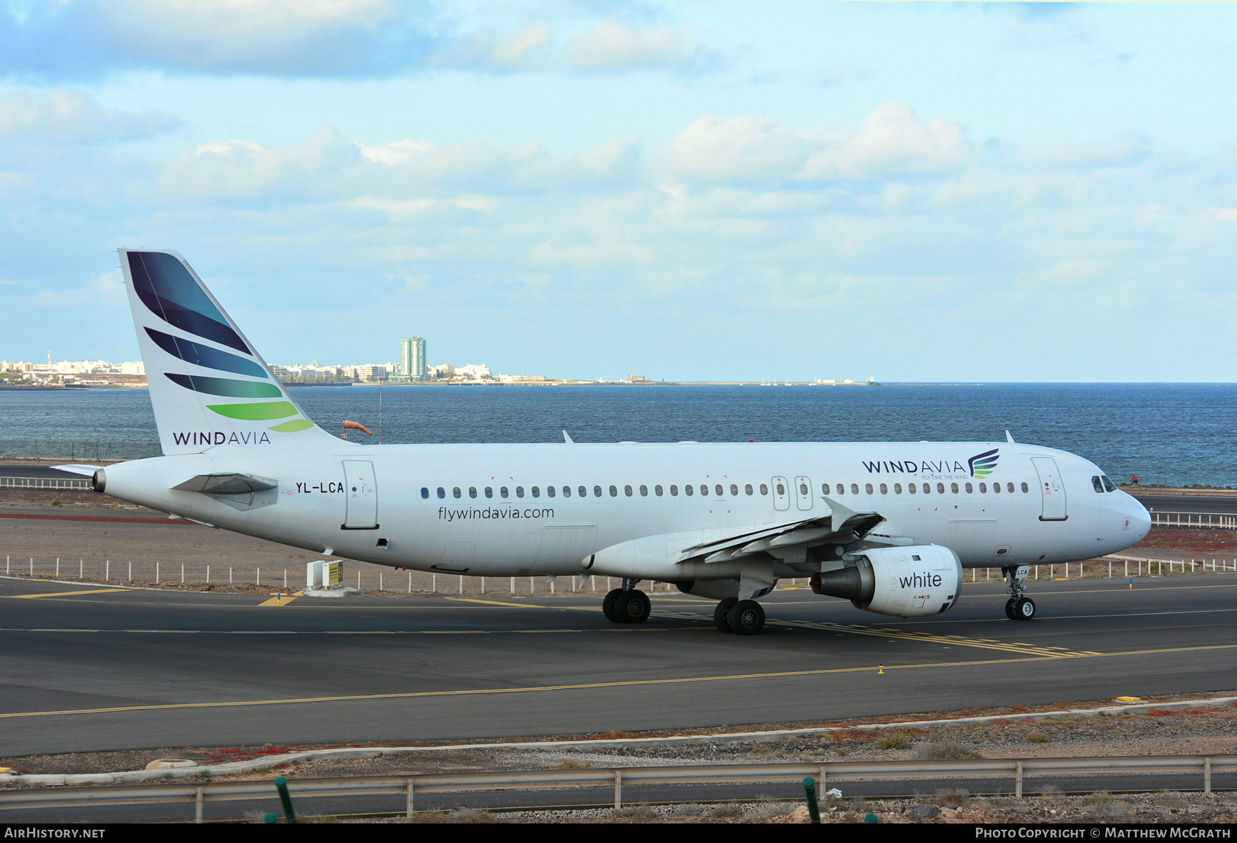 Aircraft Photo of YL-LCA | Airbus A320-211 | Windavia | AirHistory.net #364062