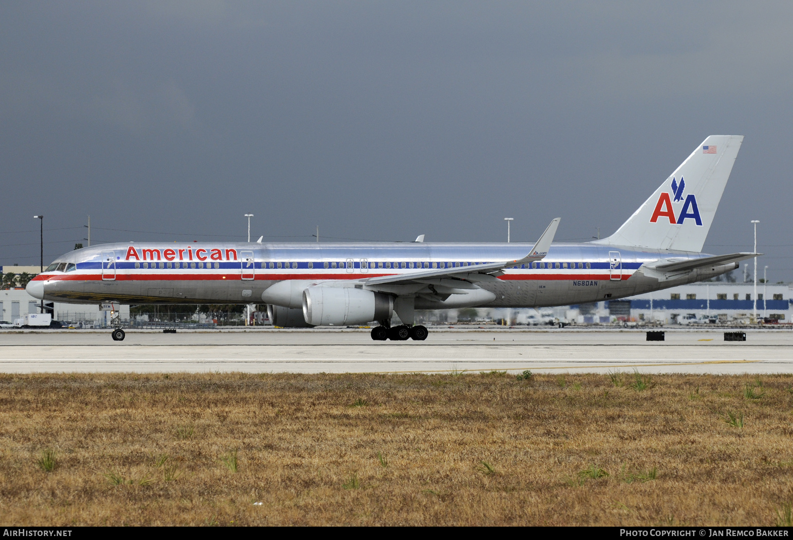 Aircraft Photo of N680AN | Boeing 757-223 | American Airlines | AirHistory.net #364200