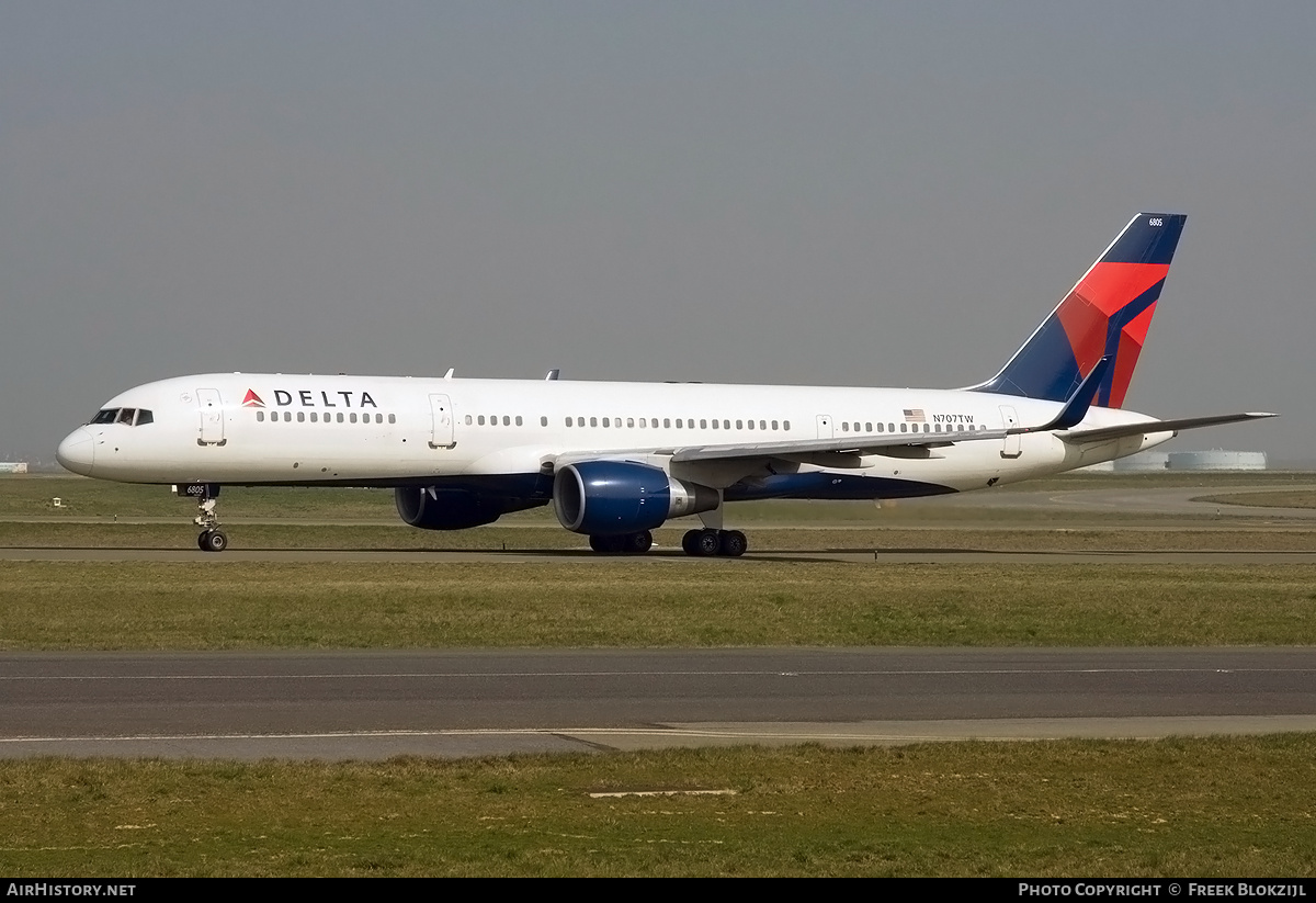Aircraft Photo of N707TW | Boeing 757-2Q8 | Delta Air Lines | AirHistory.net #364239