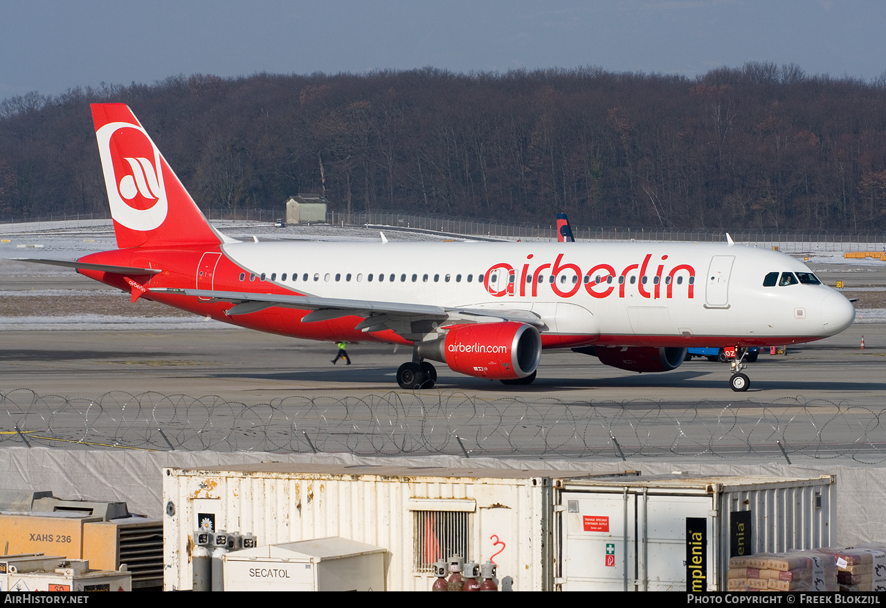 Aircraft Photo of HB-IOZ | Airbus A320-214 | Air Berlin | AirHistory.net #364387