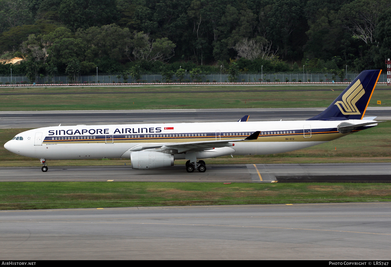 Aircraft Photo of 9V-STZ | Airbus A330-343E | Singapore Airlines | AirHistory.net #364862
