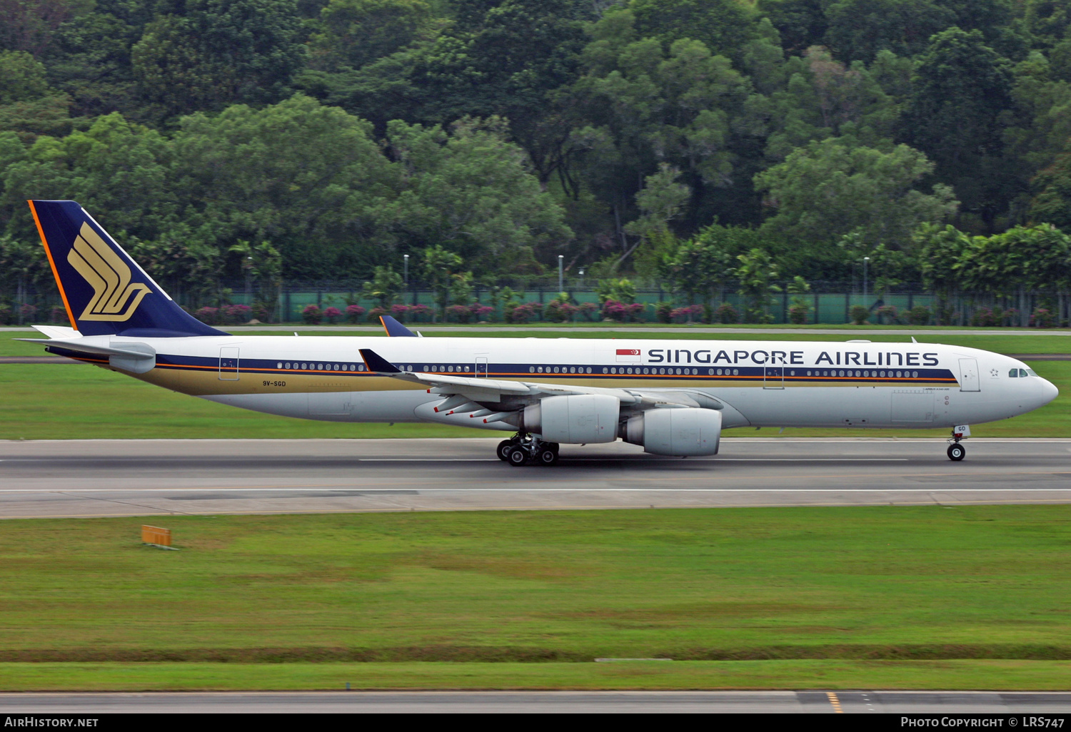 Aircraft Photo of 9V-SGD | Airbus A340-541 | Singapore Airlines | AirHistory.net #364863