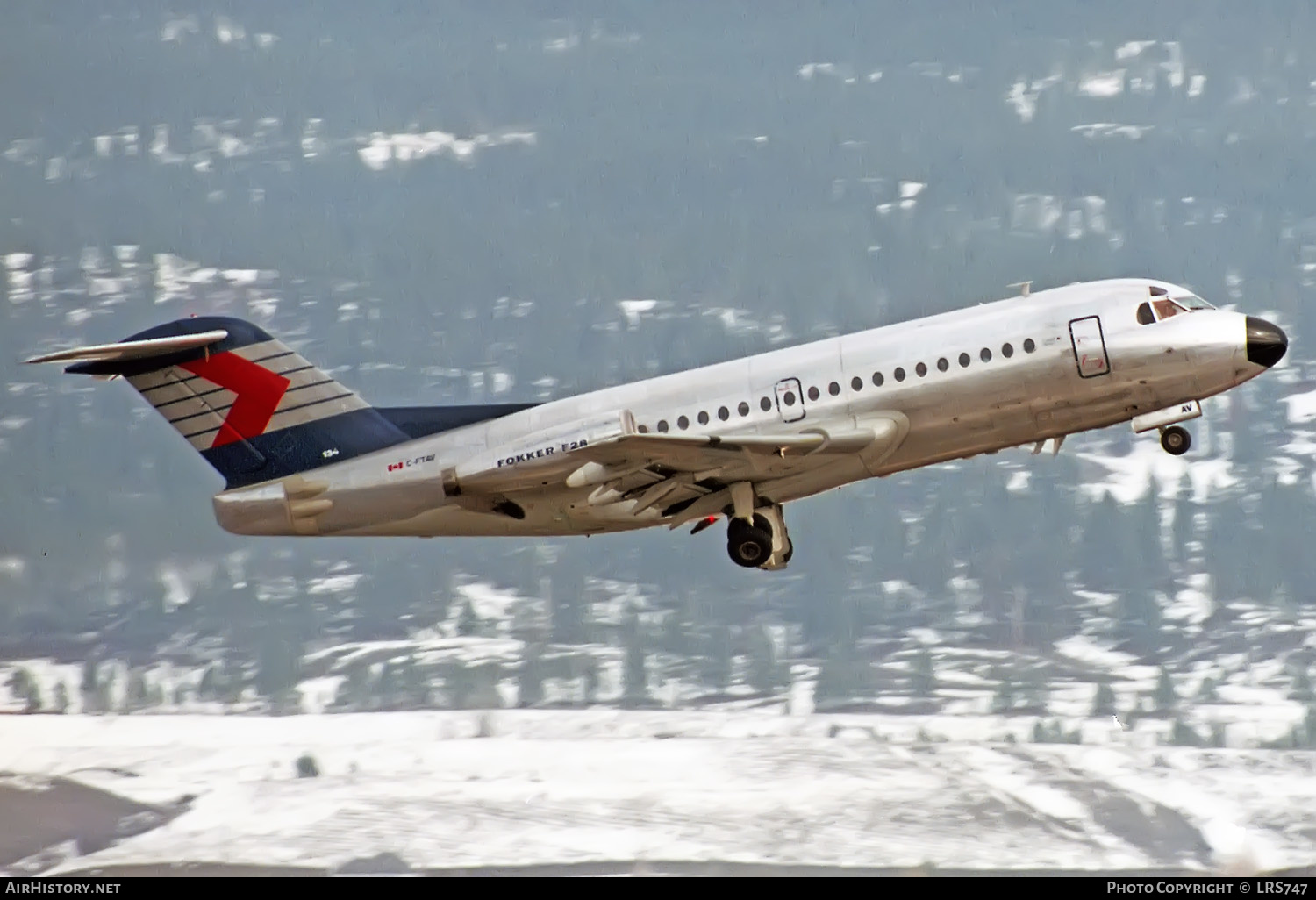 Aircraft Photo of C-FTAV | Fokker F28-1000 Fellowship | Canadian Partner | AirHistory.net #365016