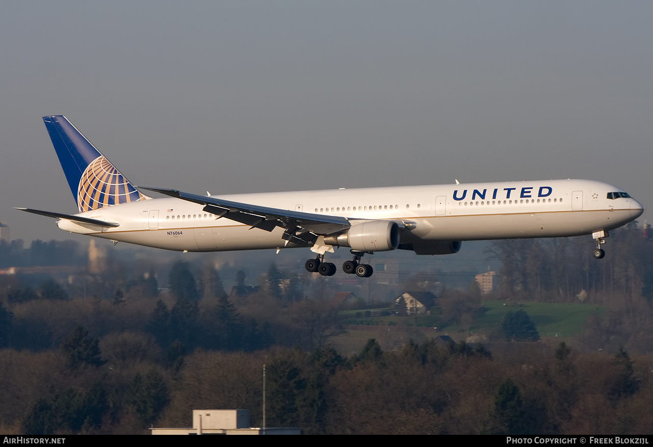 Aircraft Photo of N76064 | Boeing 767-424/ER | United Airlines | AirHistory.net #365393