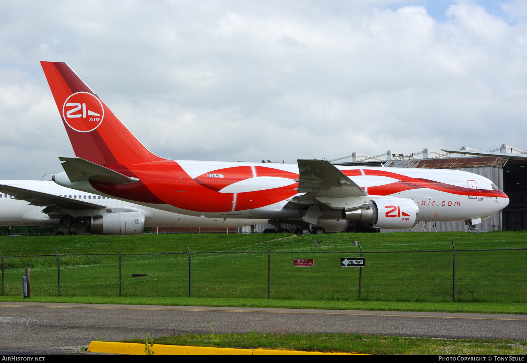 Aircraft Photo of N769QT | Boeing 767-241/ER(BDSF) | 21 Air | AirHistory.net #365444