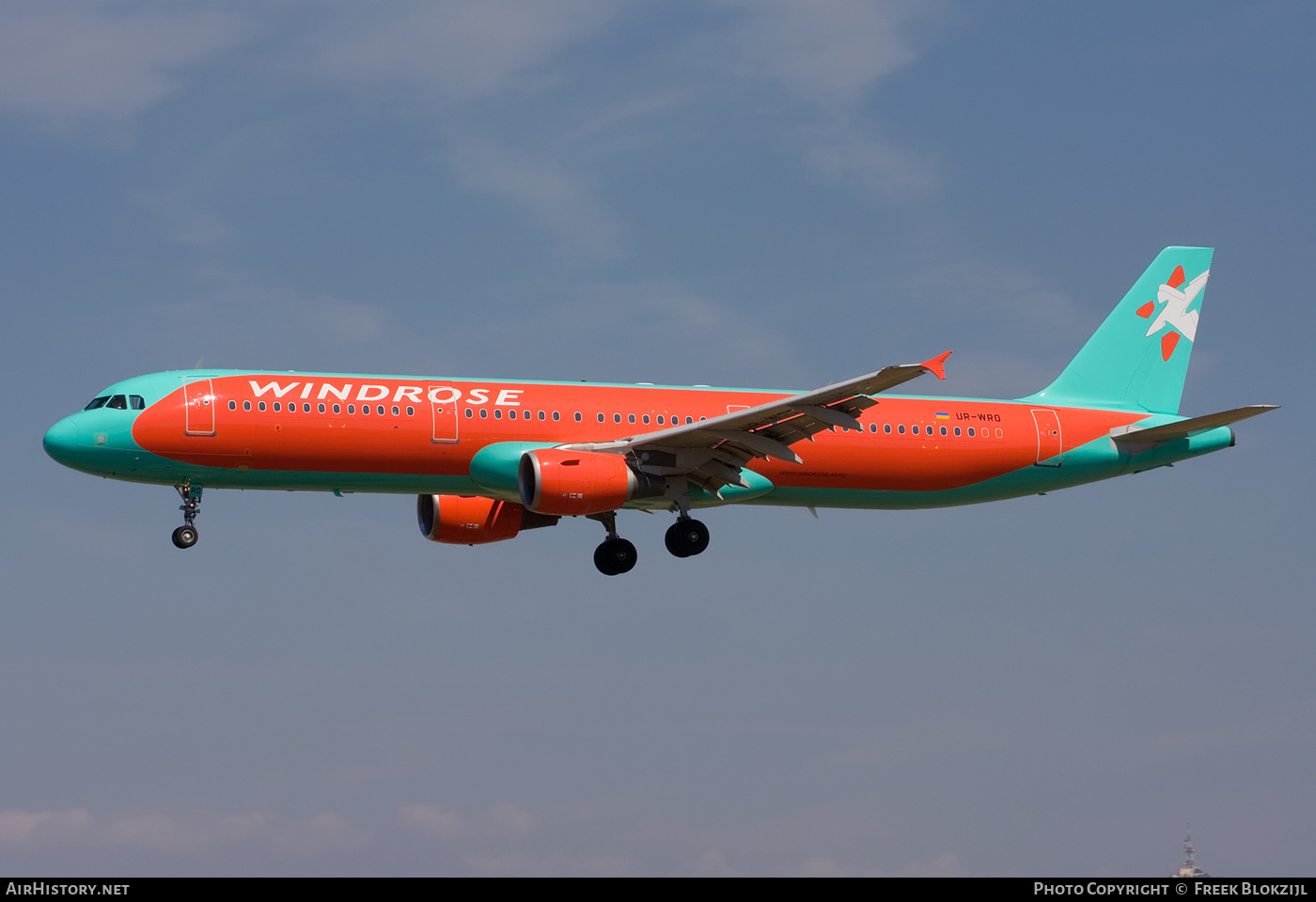 Aircraft Photo of UR-WRO | Airbus A321-211 | Windrose | AirHistory.net #365567