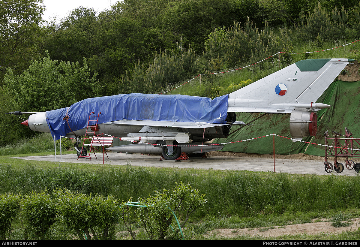 Aircraft Photo of 3051 | Mikoyan-Gurevich MiG-21UM | Czechoslovakia - Air Force | AirHistory.net #365590