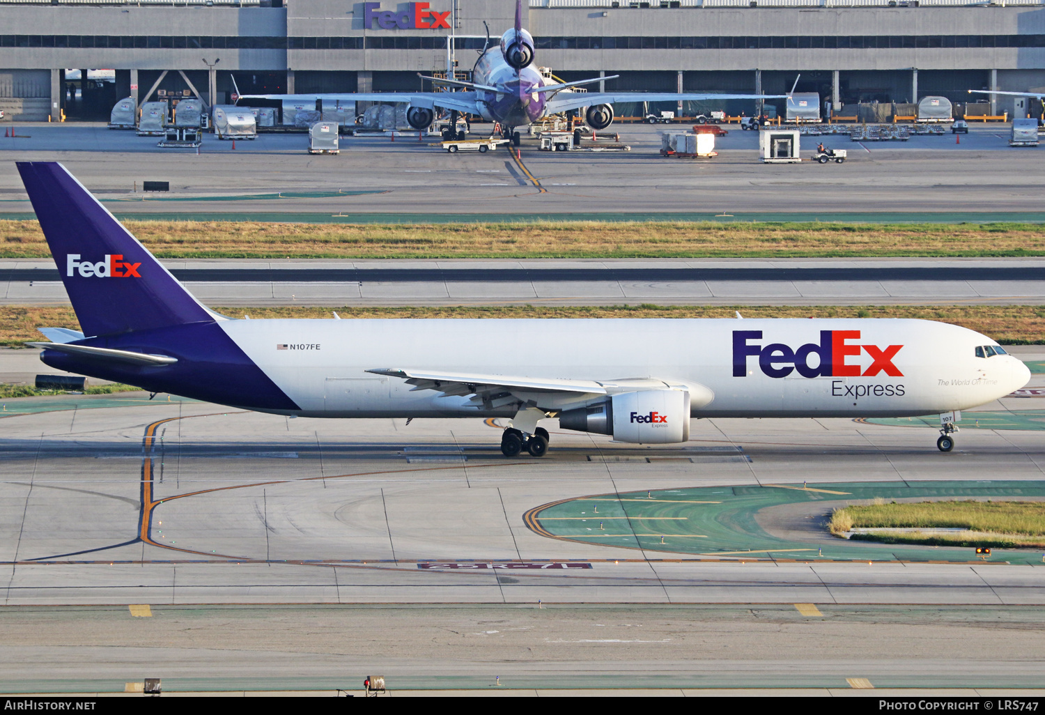 Aircraft Photo of N107FE | Boeing 767-3S2F/ER | FedEx Express | AirHistory.net #365722