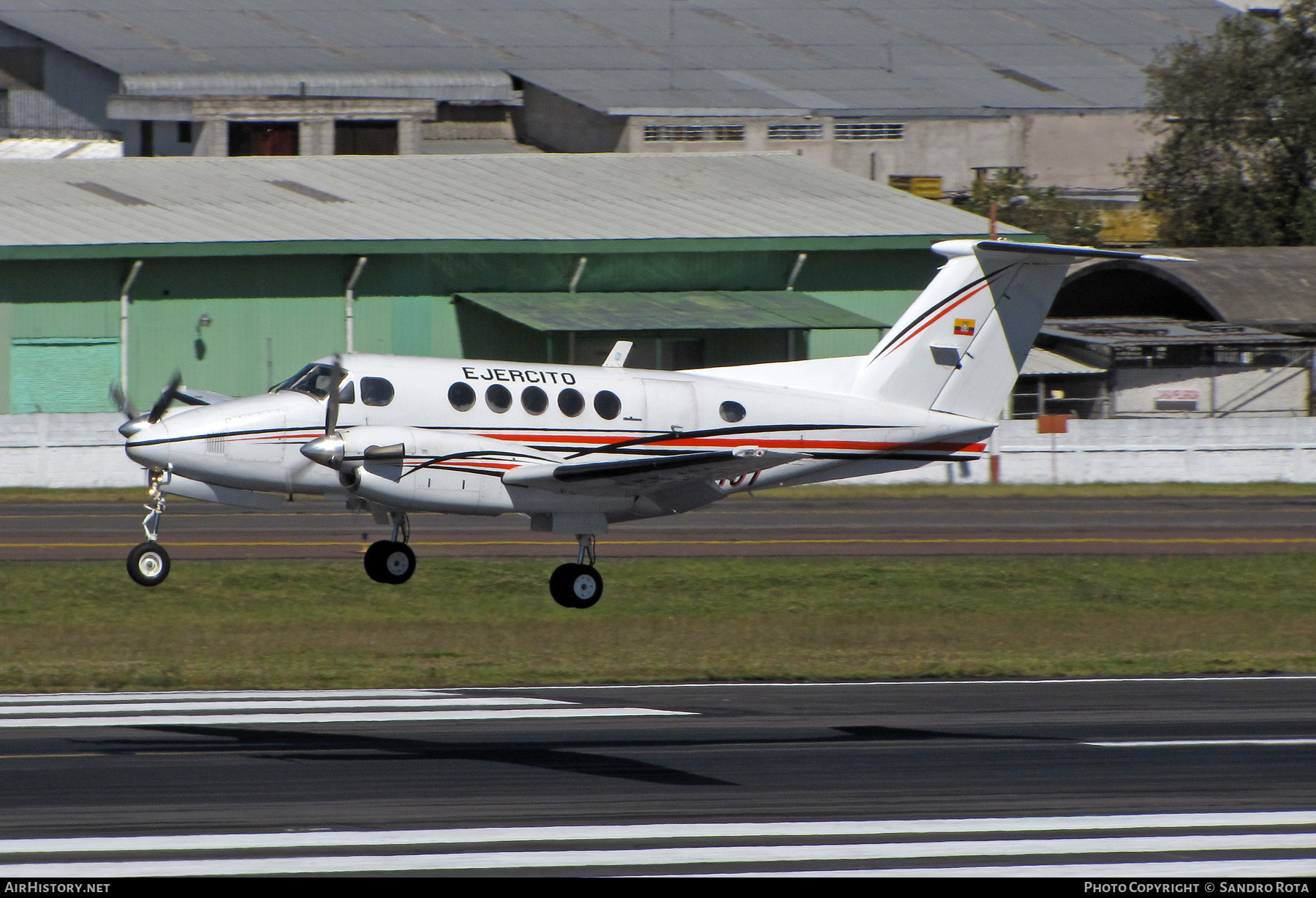 Aircraft Photo of AEE-101 | Beech 200 Super King Air | Ecuador - Army | AirHistory.net #365736