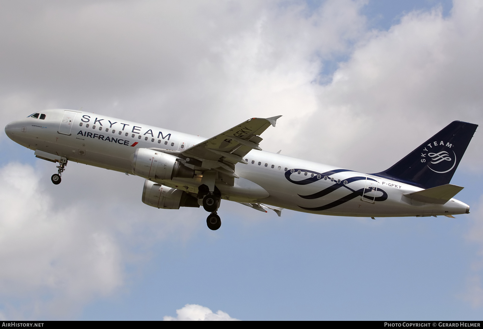 Aircraft Photo of F-GFKY | Airbus A320-211 | Air France | AirHistory.net #365918