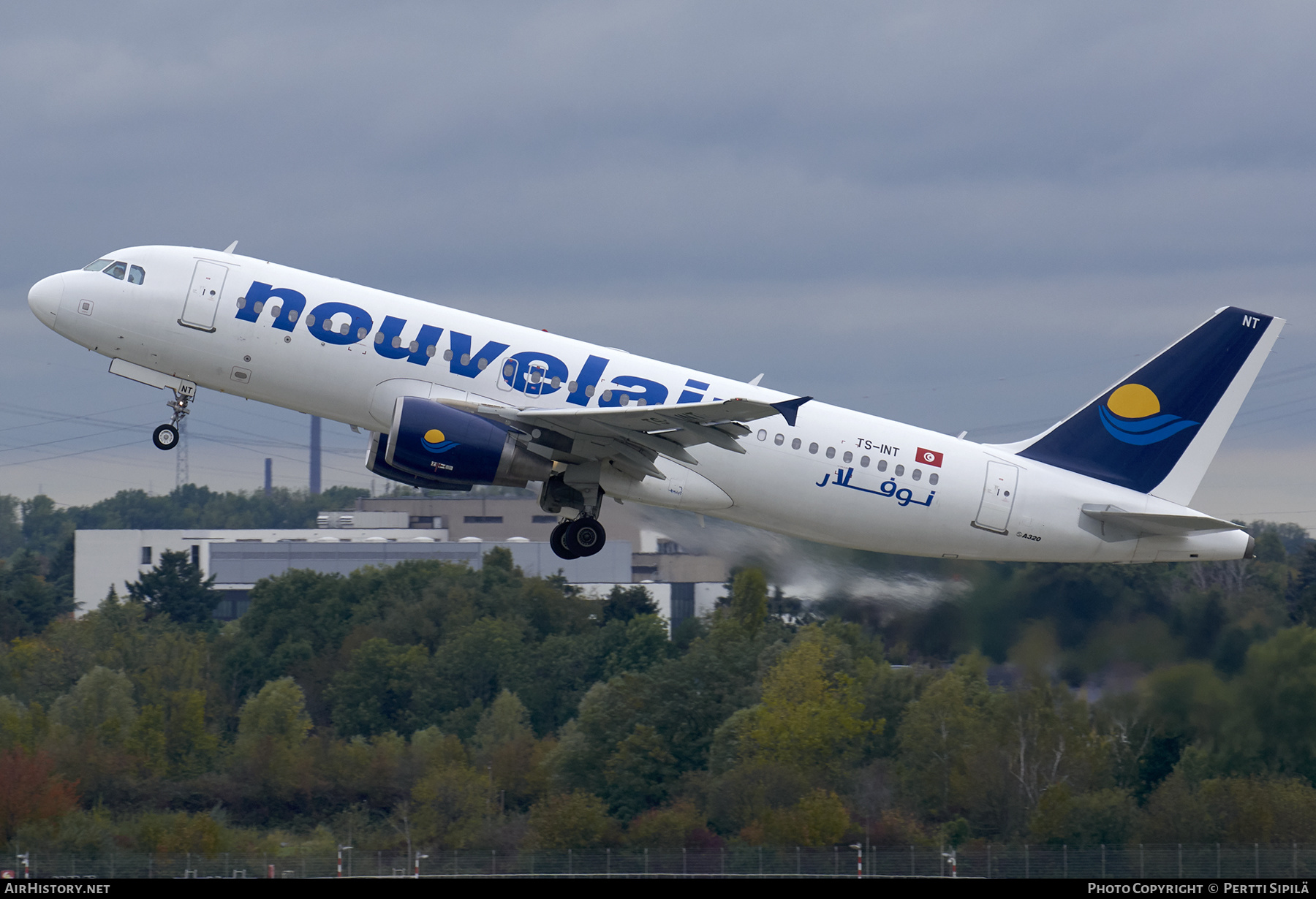 Aircraft Photo of TS-INT | Airbus A320-214 | Nouvelair Tunisie | AirHistory.net #366115