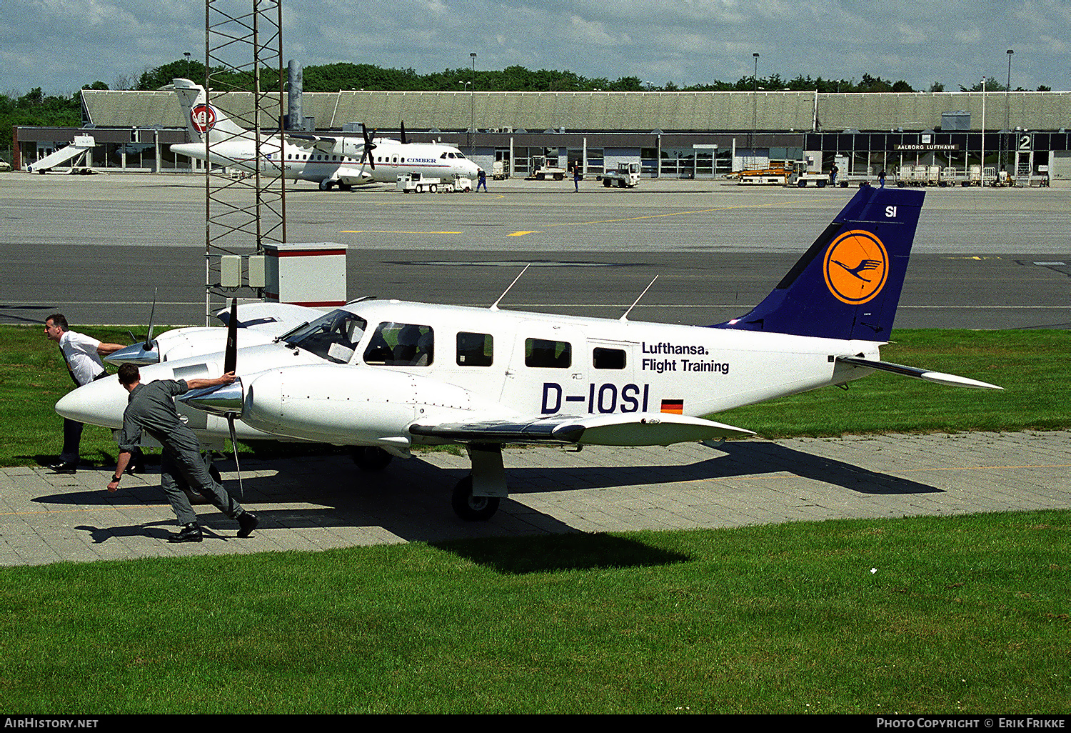 Aircraft Photo of D-IOSI | Piper PA-34-220T Seneca V | Lufthansa Flight Training | AirHistory.net #366186