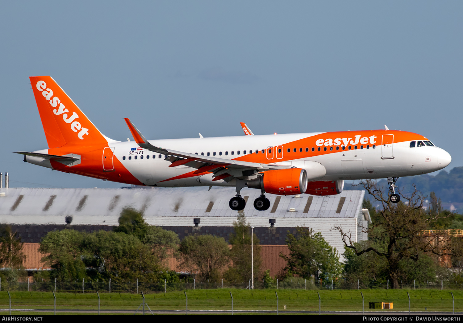 Aircraft Photo of OE-IVT | Airbus A320-214 | EasyJet | AirHistory.net #366247