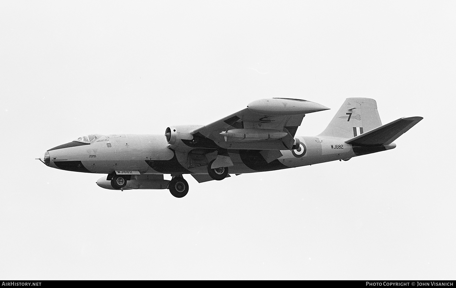 Aircraft Photo of WJ682 | English Electric Canberra TT18 | UK - Air Force | AirHistory.net #366418