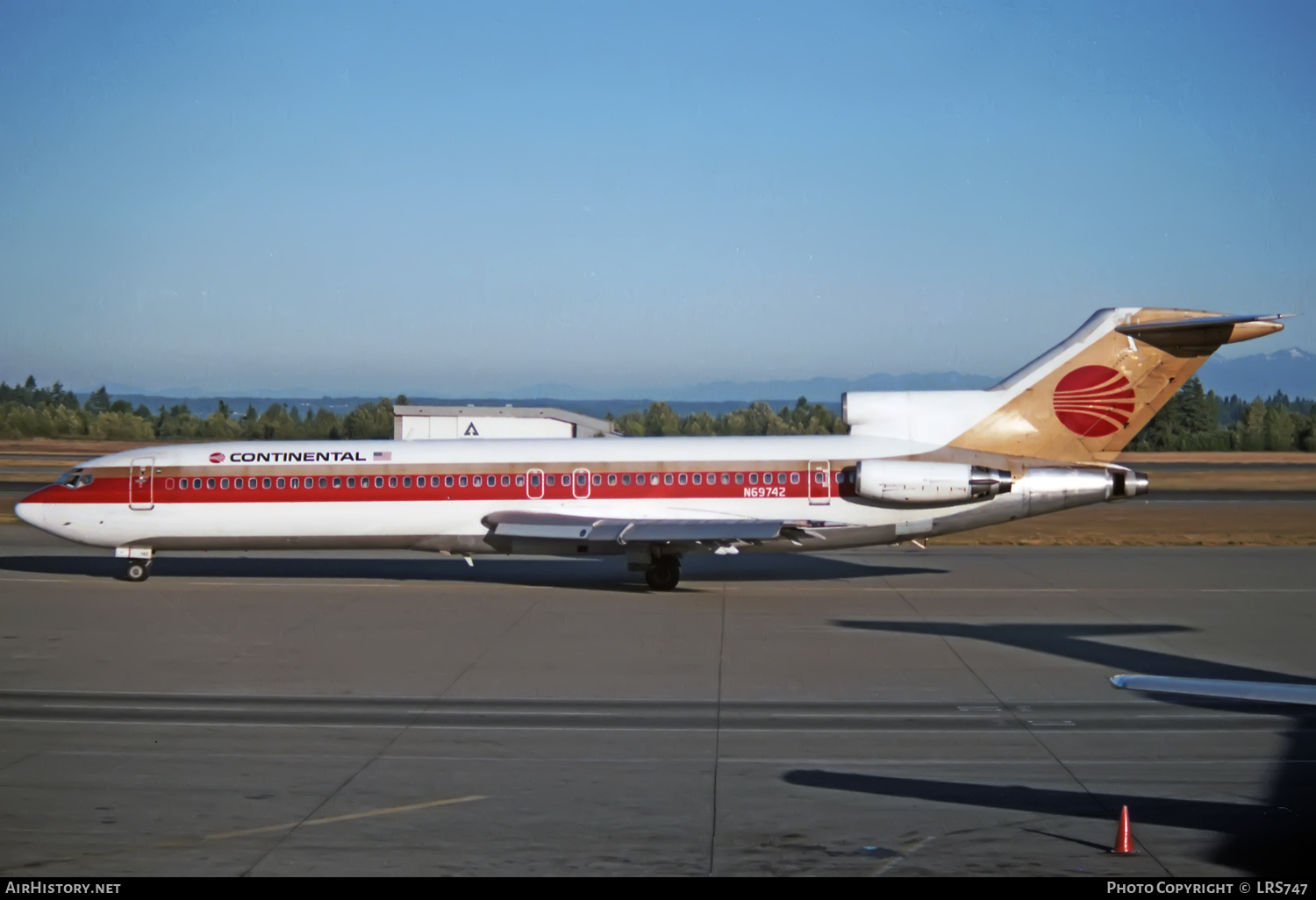 Aircraft Photo of N69742 | Boeing 727-224/Adv | Continental Airlines | AirHistory.net #366655