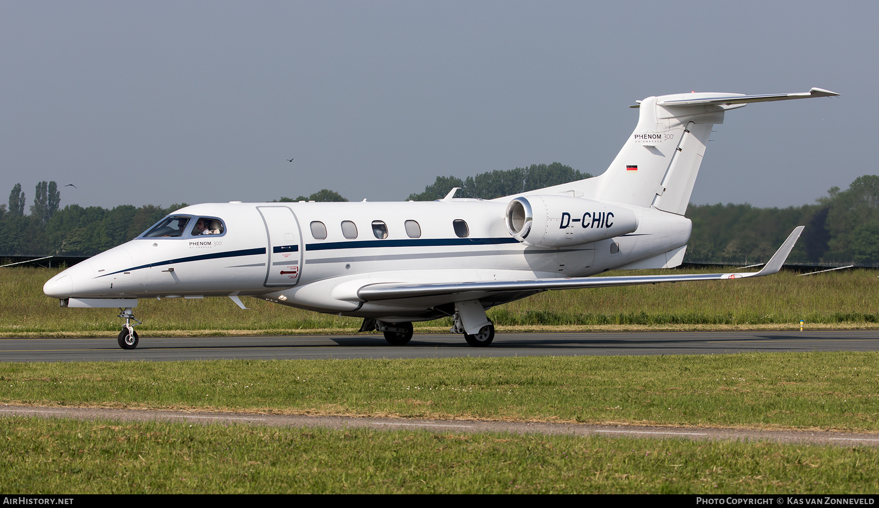Aircraft Photo of D-CHIC | Embraer EMB-505 Phenom 300 | AirHistory.net #366690
