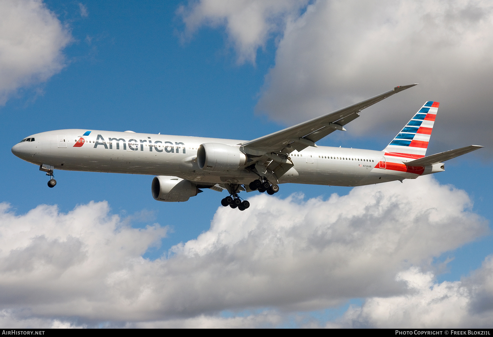 Aircraft Photo of N726AN | Boeing 777-323/ER | American Airlines | AirHistory.net #367179