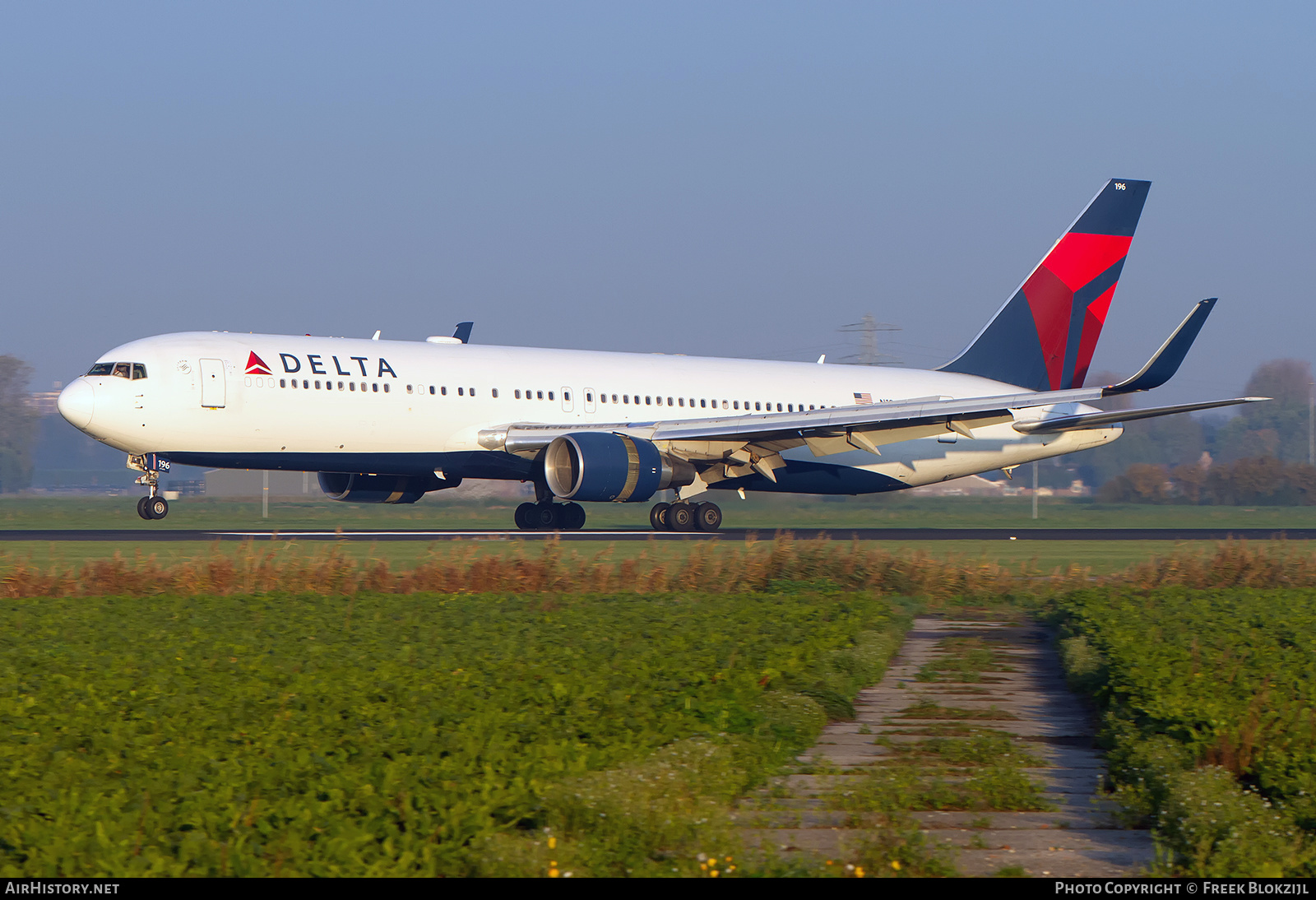 Aircraft Photo of N196DN | Boeing 767-332/ER | Delta Air Lines | AirHistory.net #367328