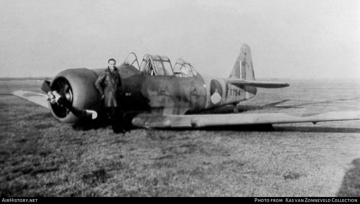 Aircraft Photo of FS754 | North American AT-16 Harvard IIB | Netherlands - Air Force | AirHistory.net #367342