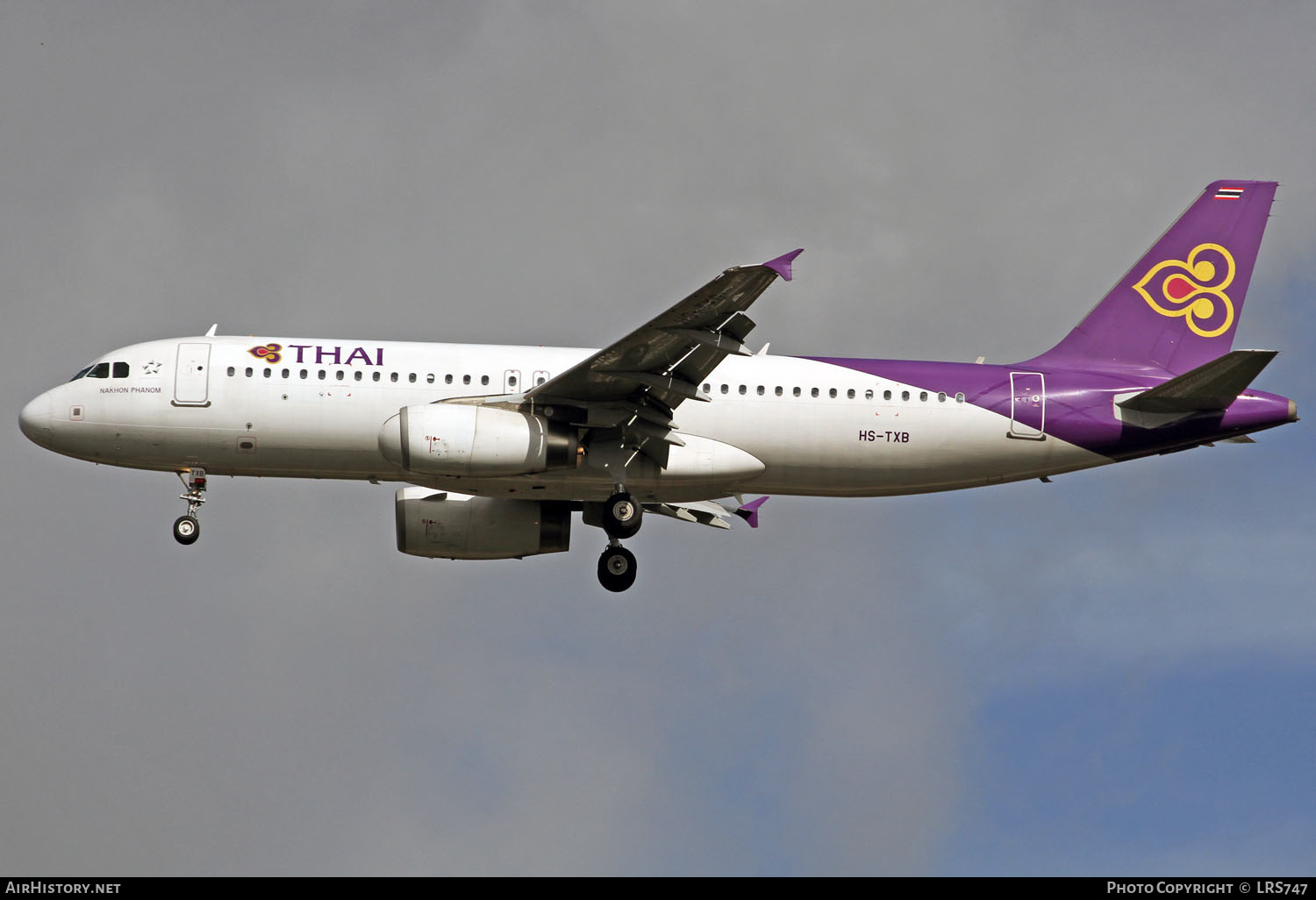 Aircraft Photo of HS-TXB | Airbus A320-232 | Thai Airways International | AirHistory.net #367430